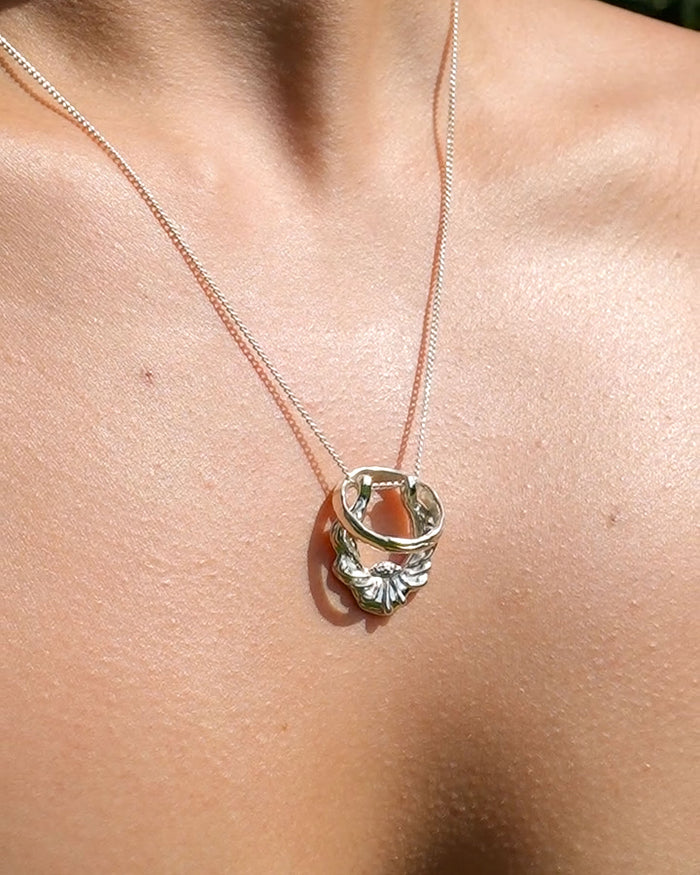 Floating Daisy Ring Holder