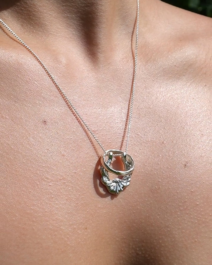 Floating Daisy Ring Holder
