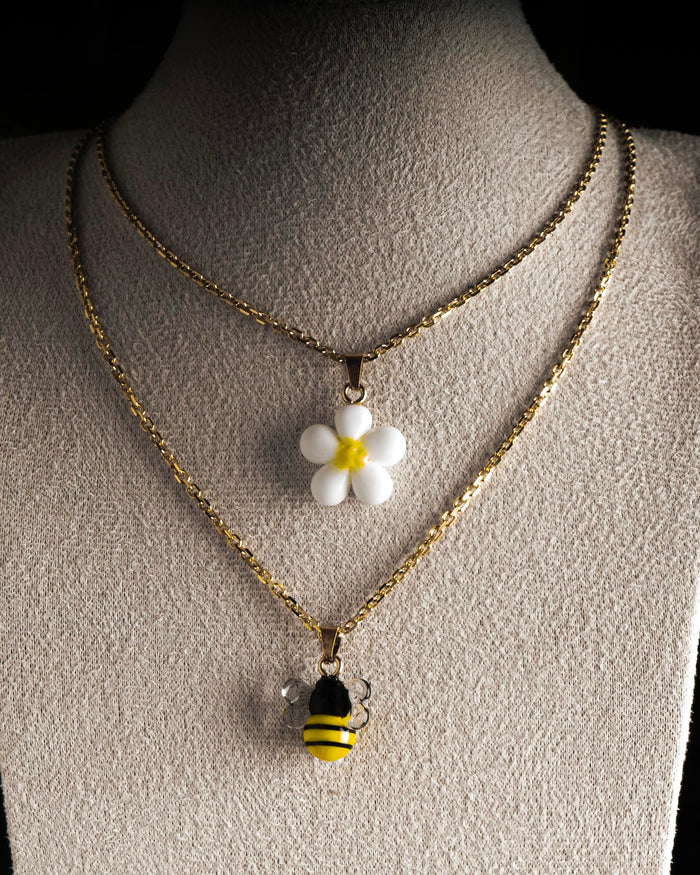 WHYAT Necklace with Bee charm