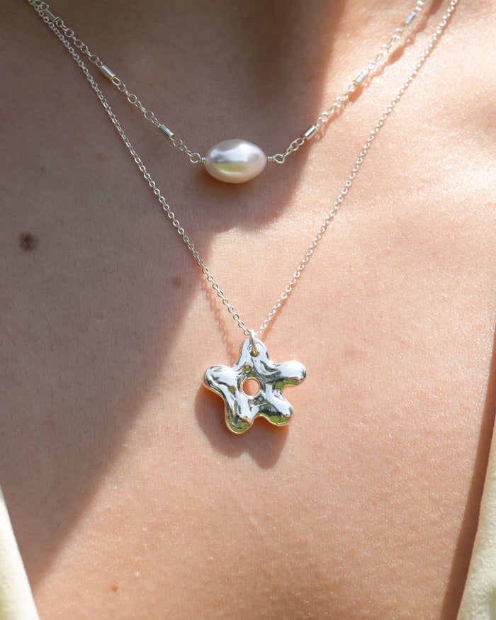 Marshmallow Daisy Necklace