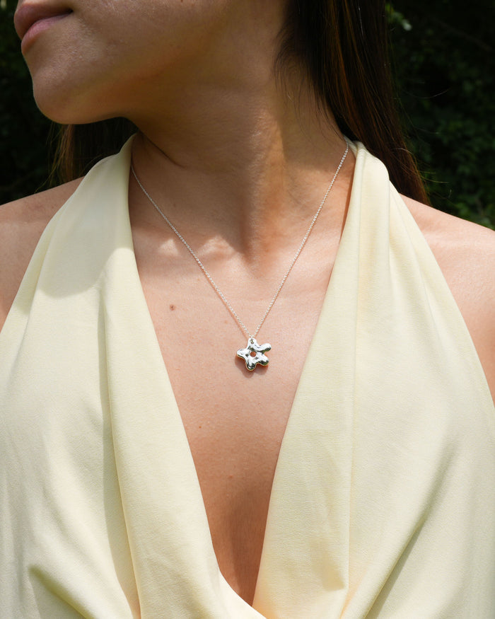 Marshmallow Daisy Necklace