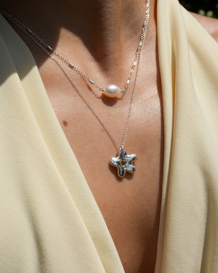 Marshmallow Daisy Necklace