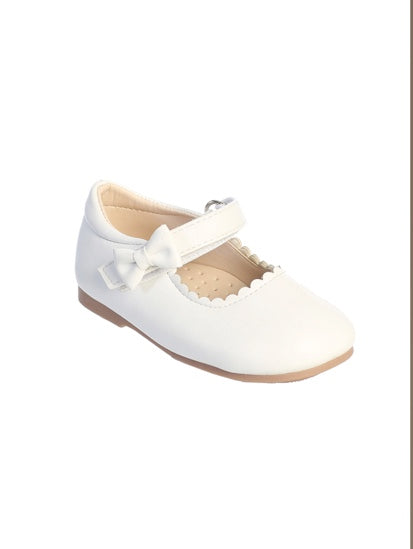 MATTE SCALLOPED SHOES WITH VELCRO STRAP