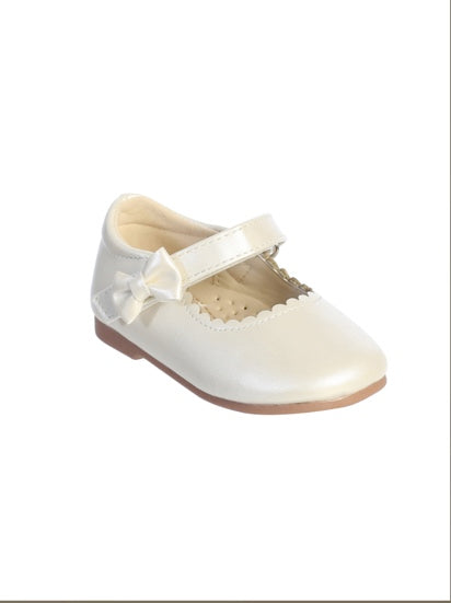 MATTE SCALLOPED SHOES WITH VELCRO STRAP