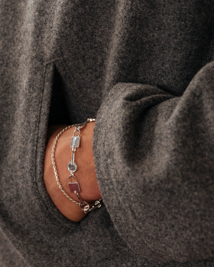 Armband mit Schlüssel und Schloss