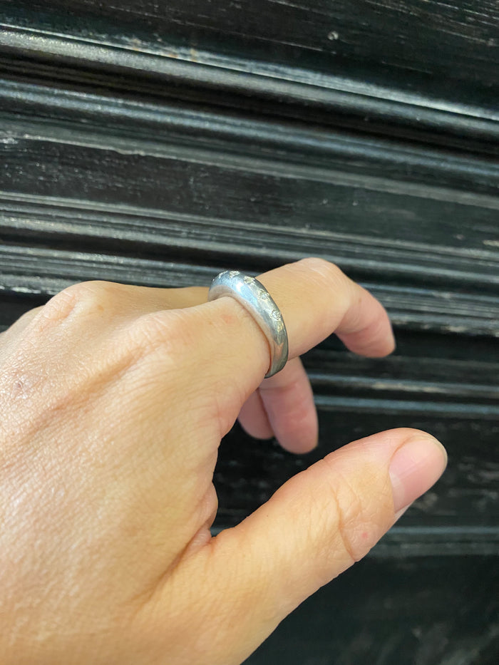 Round form Ring