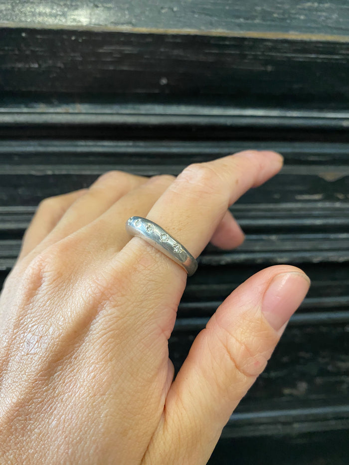 Round form Ring