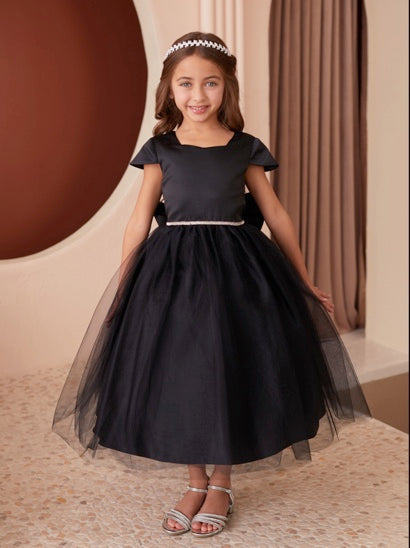 SQUARE NECKLINE WITH SLEEVES