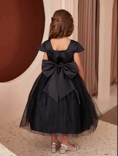SQUARE NECKLINE WITH SLEEVES